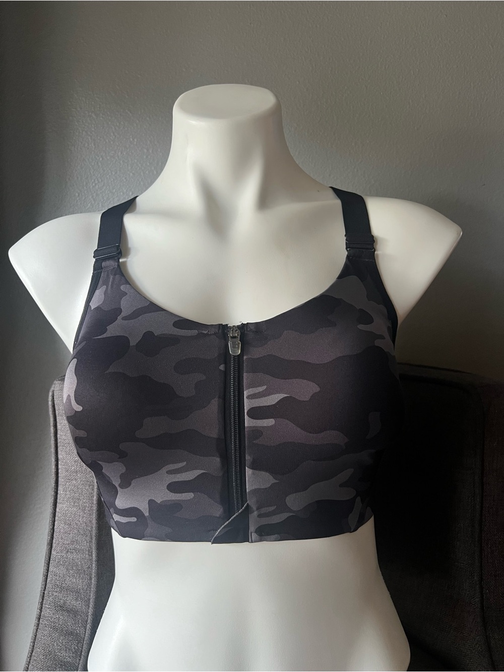 all in motion Black & Gray Camo Front-Zip Sports Bra 36D